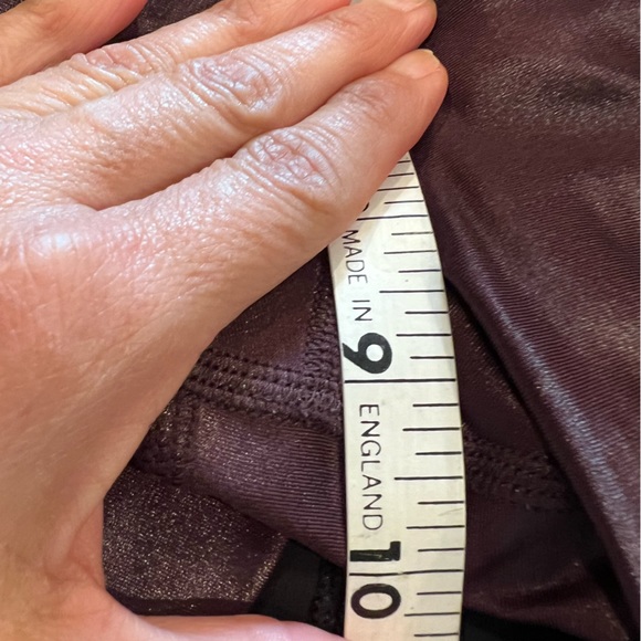 Alo Yoga Shiny Burgandy Leggings Size XS - Picture 7 of 8